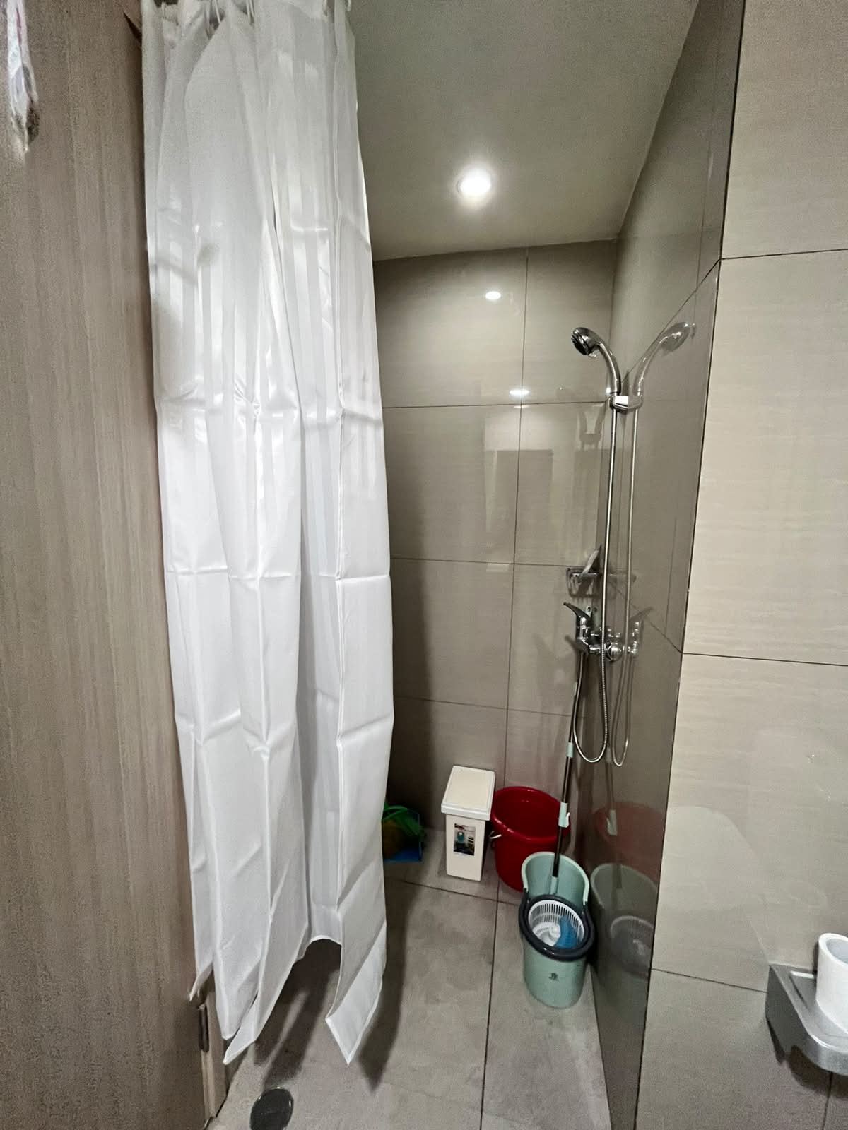 Disewakan apartemen Orange County lantai teratas dekat pintu exit tol cibatu KM 34