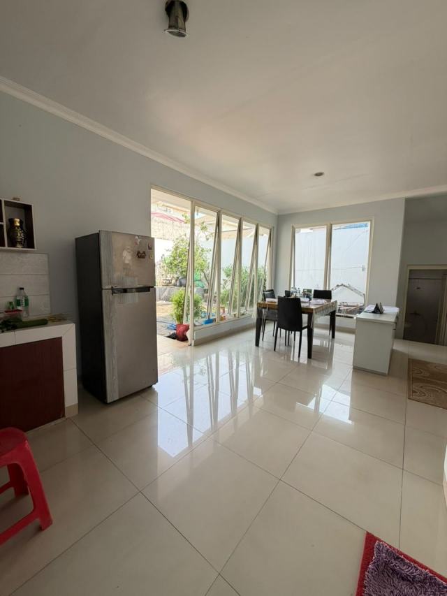 Di sewakan rumah besar 3 kamar + 1 kamar ART dan taman di Oakwood Lippo Cikarang