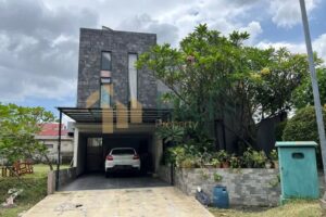 Di jual rumah di Taman Menteng, Lippo Cikarang